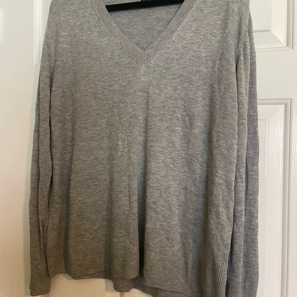 Banana Republic Light Gray V-Neck Sweater - Women's